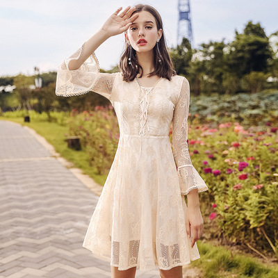 欧美风2018秋季新款品牌女装喇叭袖纯色a字裙chic淑女蕾丝连衣裙（女装）