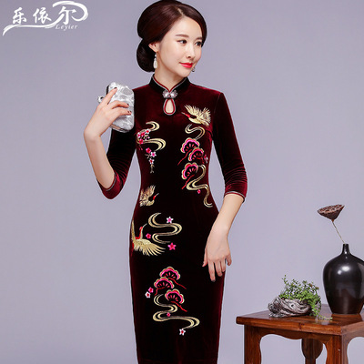 新款丝绒旗袍连衣裙妈妈装刺绣婚宴礼服改良时尚七分袖旗袍裙大码（女装）